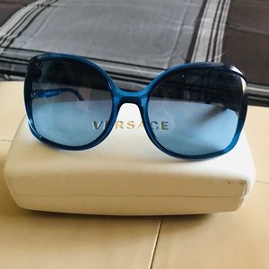Versace Sunglasses 💙🕶